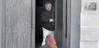 Lázaro Baéz abre la puerta del Mausoleo de la familia Kirchner a Cristina Fernández - Foto: OPI Santa Cruz/Francisco Muñoz