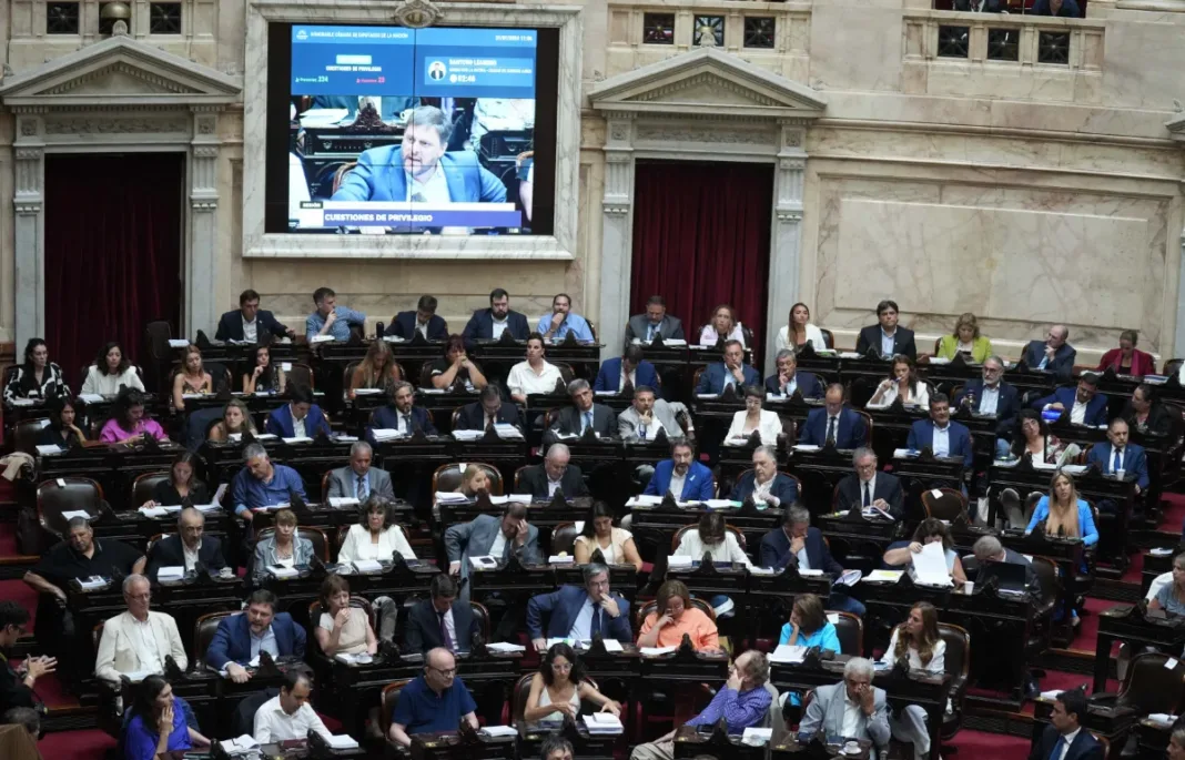 Intenso debate en la Cámara de Diputados sobre la Ley Ómnibus - Foto: NA