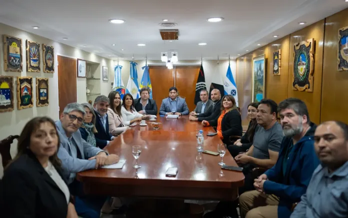 Convenio entre municipios y gobierno por mantenimiento escolar
