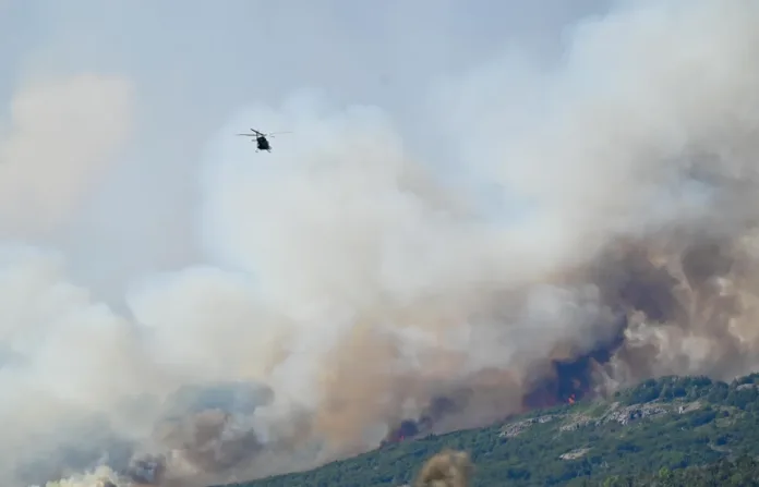Los vientos complican el fuego en Los Alerces