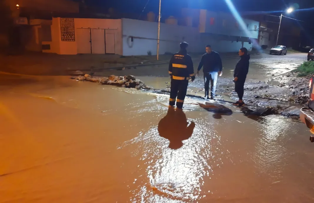 Fuertes lluvias ocasionaron despliegue de emergencia en Puerto Deseado