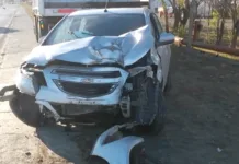 Un auto chocó un poste de luz y dejó sin energía un barrio en Río Gallegos Un auto chocó un poste de luz y dejó sin energía un barrio en Río Gallegos