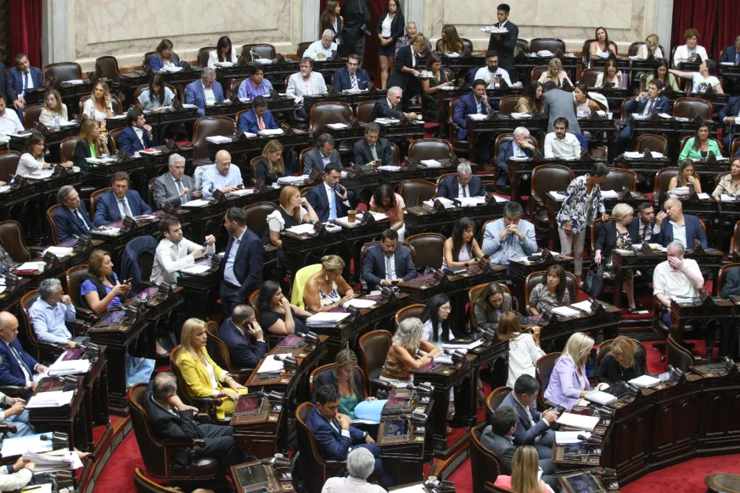 Oficialismo presenta contrapropuesta en negociación con bloques dialoguistas sobre ley ómnibus - Foto: NA