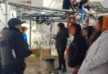 Dos mujeres protestaron por pagos de cooperativa Dos mujeres protestaron por pagos de cooperativa