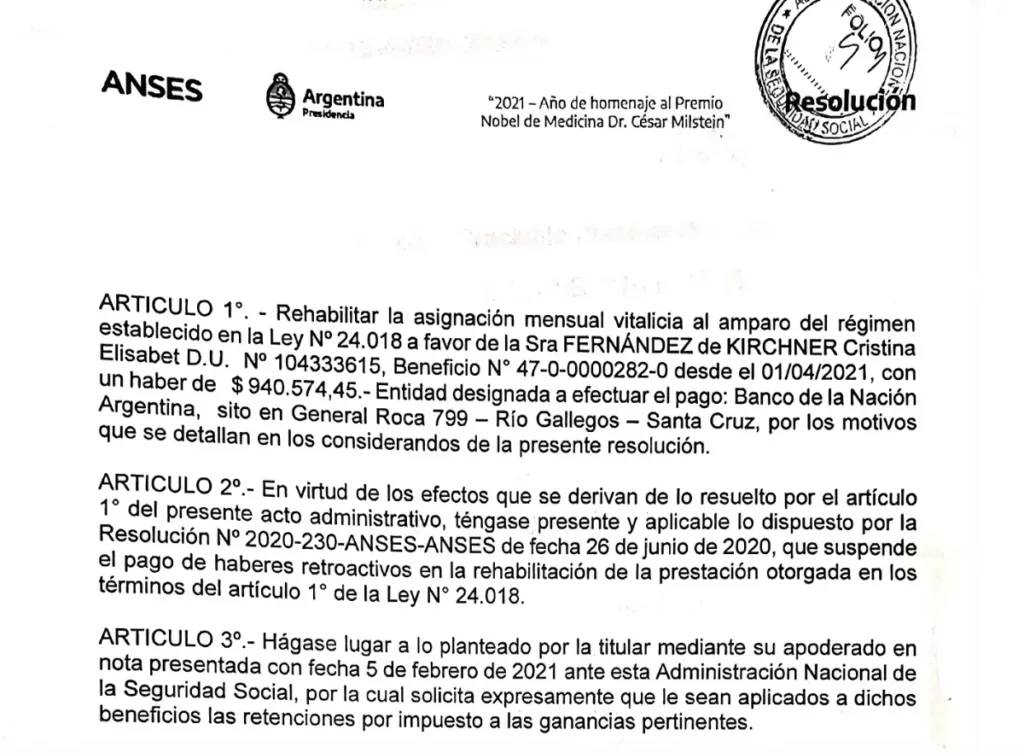 La vergonzosa e ilegal forma en que Cristina Fernández se apropió del cobro indebido de la pensión de su marido y su jubilación de privilegio, facilitado por la justicia
