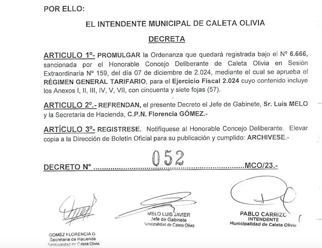 Pablo Carrizo, intendente de Caleta Olivia en acuerdo con Fernando Cotillo convalidó un aumento del 122% a cargos políticos y electivos del municipio
