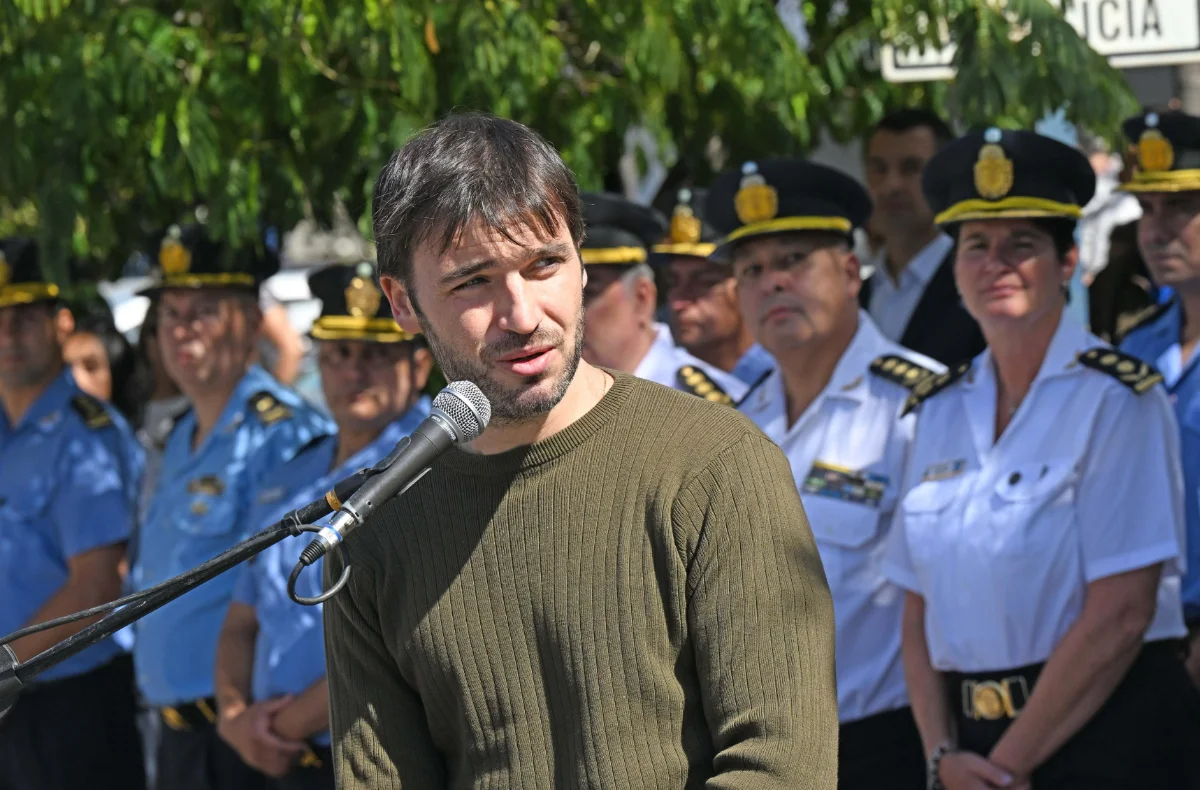 Ignacio Torres promete restaurar el orden durante el inicio del ciclo lectivo para aspirantes a policías Ignacio Torres promete restaurar el orden durante el inicio del ciclo lectivo para aspirantes a policías