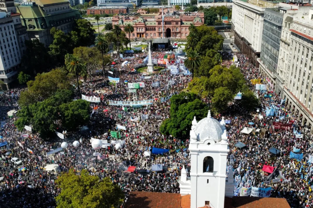 Abuelas y Madres de Plaza de Mayo critican al gobierno de Milei en el Día de la Memoria - Foto: NA
