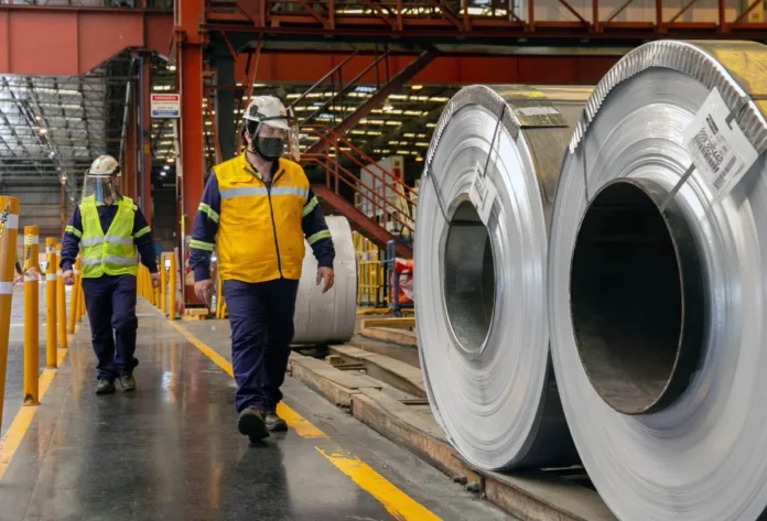 Producción siderúrgica se desploma en febrero: caída histórica del 21% - Foto: NA