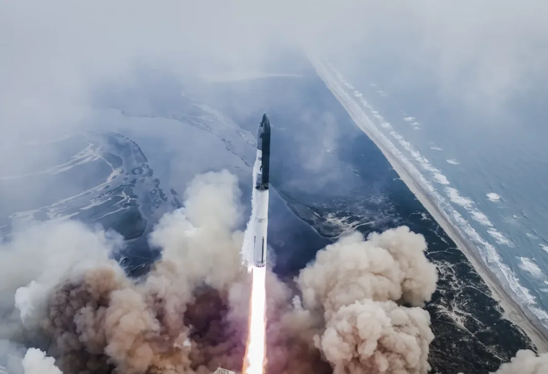 Starship de SpaceX casi completa el vuelo de prueba, pero se destruye en reingreso a la atmósfera