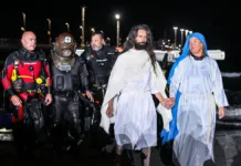 Realizaron el tradicional Vía Crucis submarino en Puerto Madryn