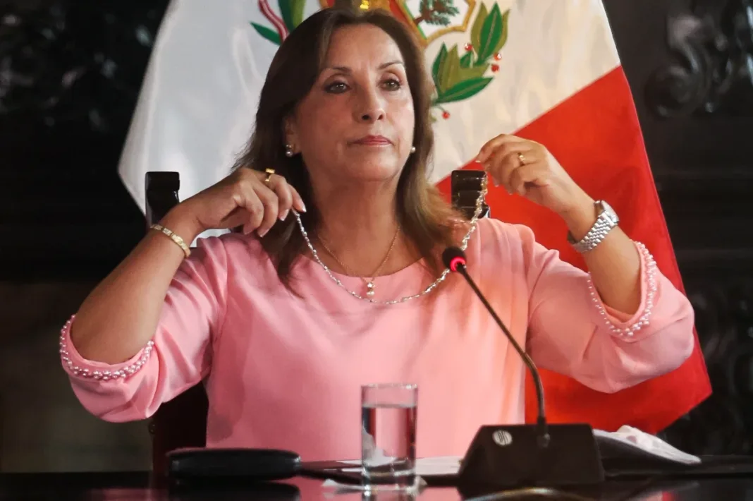 Presidenta de Perú aclara origen de lujosas joyas y relojes Rolex - Foto: NA