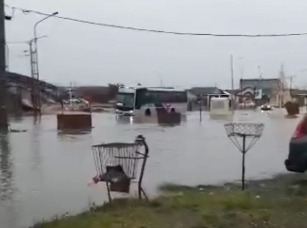 Las calles de Río Gallegos inundas - Foto: