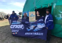 En la vigilia del 2 de abril en Río Gallegos, se hicieron presentes los reclamos de ATE y CTA por los despidos en el Estado En la vigilia del 2 de abril en Río Gallegos, se hicieron presentes los reclamos de ATE y CTA por los despidos en el Estado