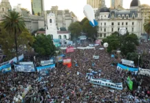 Universidades confirman marcha contra el veto de Milei a la ley de financiamiento Milei califica la marcha en defensa de las universidades públicas como un "día glorioso para el principio de revelación" - Foto: NA