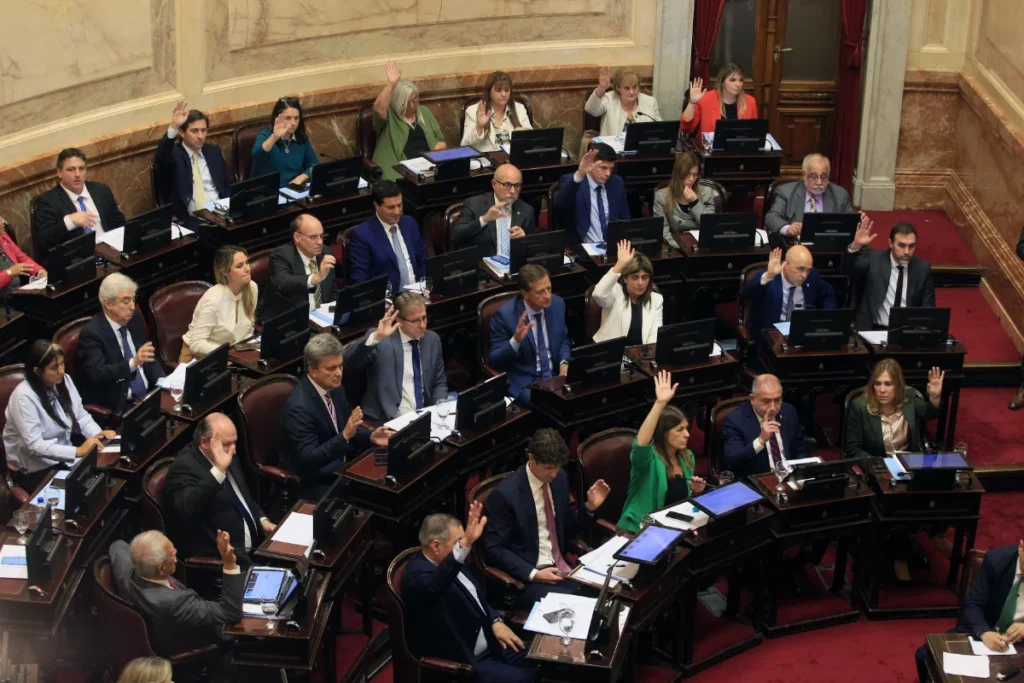 Los Senadores se aprobaron un fuerte aumento en sus dietas - Foto: NA