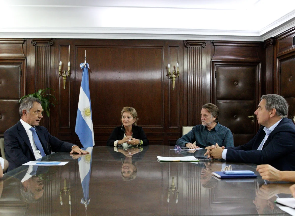Encuentro entre Scioli, Lamas y la Cámara de Sanidad Agropecuaria y Fertilizantes para promover la sustentabilidad Encuentro entre Scioli, Lamas y la Cámara de Sanidad Agropecuaria y Fertilizantes para promover la sustentabilidad