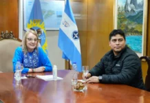 Claudio Vidal le renovó un contrato al Dr Eduardo Barcesat, abogado de CFK que prestó servicios de “Consultor Jurídico” los cuatro años de Alicia Kirchner como gobernadora La ex Gobernadora Alicia Kirchner junto a Claudio Vidal - Foto: