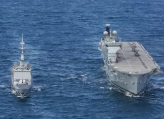 Ejercicios militares de buques franceses en Tierra del Fuego