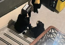 Gadano y Carambia, de la centralidad al papelón. Entregaron YCRT, las facultades delegadas y quisieron trascender sentados en la escalera Gadano y Carambia, de la centralidad al papelón. Entregaron YCRT, las facultades delegadas y quisieron trascender sentados en la escalera