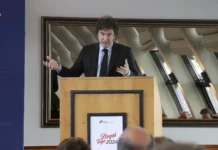 Javier Milei recibe el premio de la sociedad hayek en Hamburgo Javier Milei recibe el premio de la sociedad hayek en Hamburgo - Foto: Presidencia