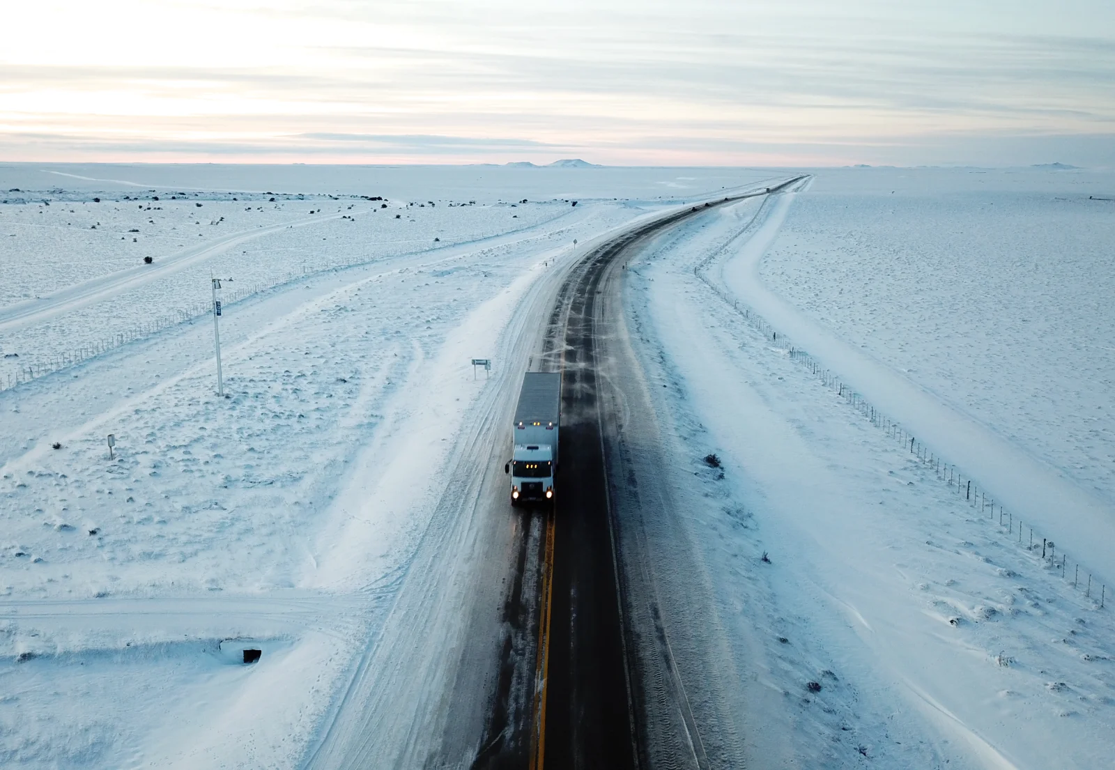 Las rutas con nieve en medio del temporal que golpea a la Patagonia - Foto: OPI Santa Cruz/Francisco Muñoz Las rutas con nieve en medio del temporal que golpea a la Patagonia - Foto: OPI Santa Cruz/Francisco Muñoz