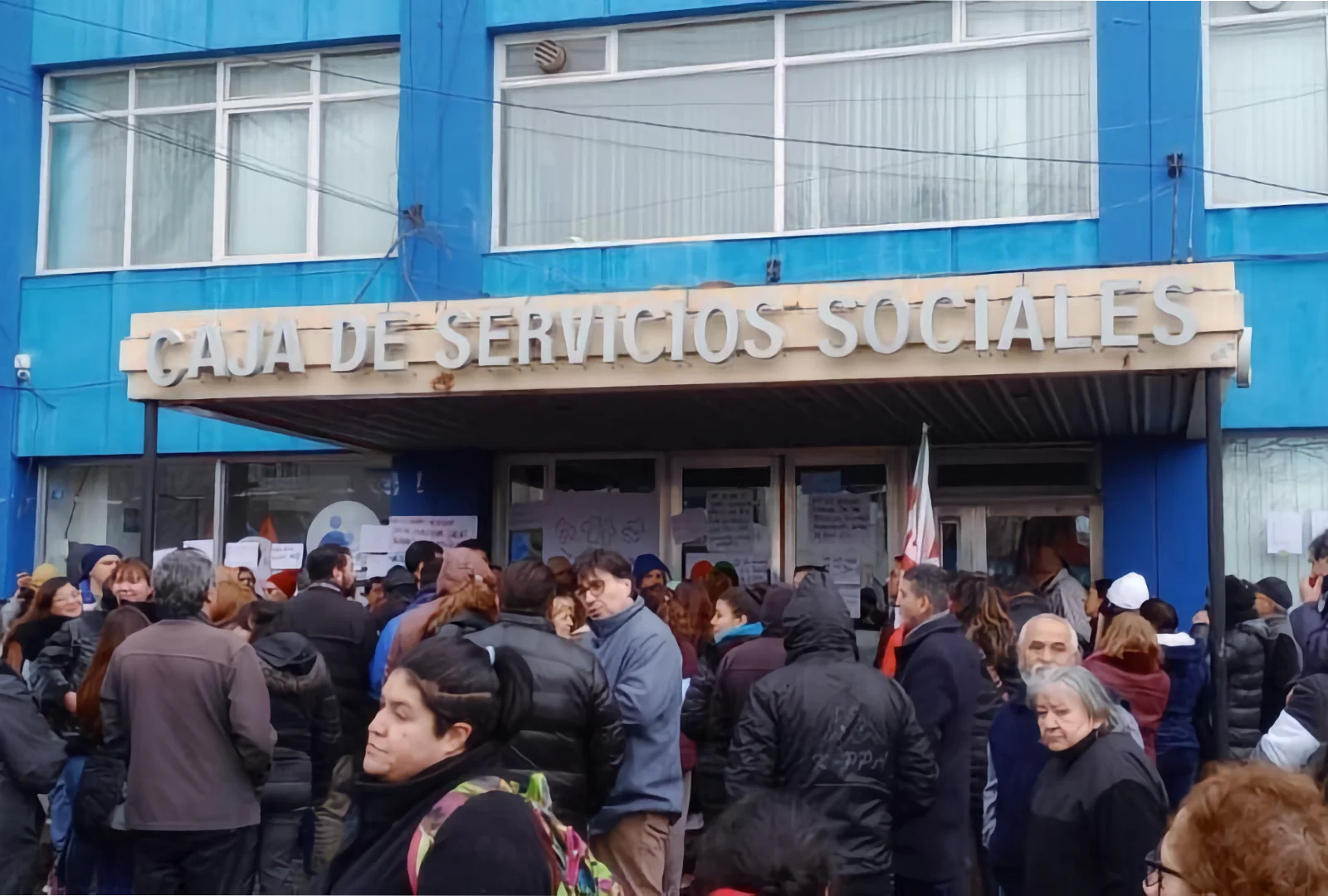 Protesta de activos y jubilados frente a la Caja de Servicios Sociales por el recorte de 6.500 medicamentos Protesta de activos y jubilados frente a la Caja de Servicios Sociales por el recorte de 6.500 medicamentos
