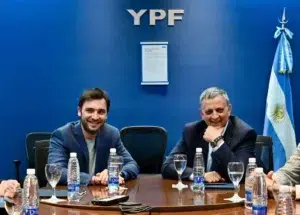 Encuentro entre gobernador de Chubut y presidente de YPF por áreas petroleras