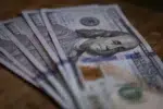 Intervención del gobierno en el mercado cambiario: baja el dólar blue y sube el riesgo país - Foto: NA Intervención del gobierno en el mercado cambiario: baja el dólar blue y sube el riesgo país - Foto: NA