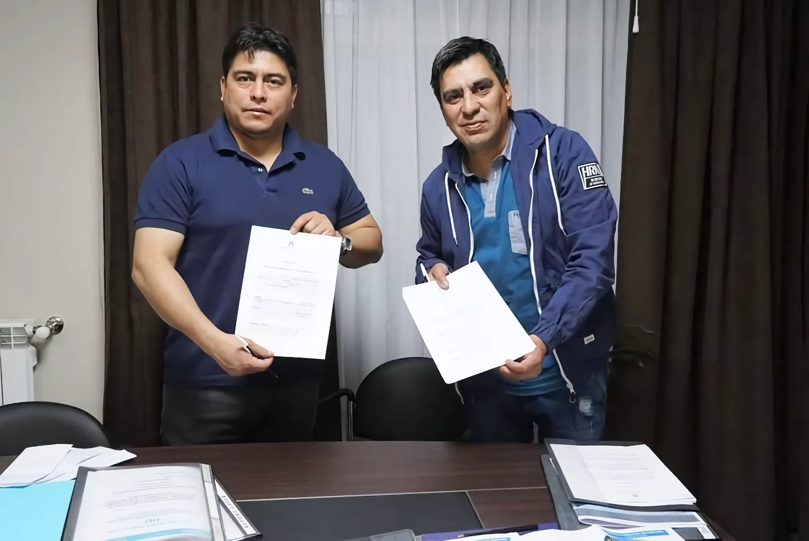 A los amigos todo, a los enemigos ni agua”. Fernando Españón, denunciado por corrupción y falta de institucionalidad, nombrado como Jefe del Bloque SER A los amigos todo, a los enemigos ni agua”. Fernando Españón, denunciado por corrupción y falta de institucionalidad, nombrado como Jefe del Bloque SER