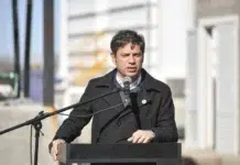 Kicillof prohibió viajes de funcionarios al Mundial de Fútbol ¿Axel Kicillof se “descamporiza” o el gobernador Ignacio Torres “se kirchneriza”? - Foto: NA