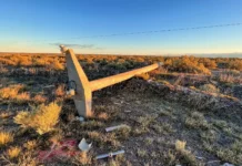 Tiraron columnas e intentaron robar un transformador en Trelew Tiraron columnas e intentaron robar un transformador en Trelew