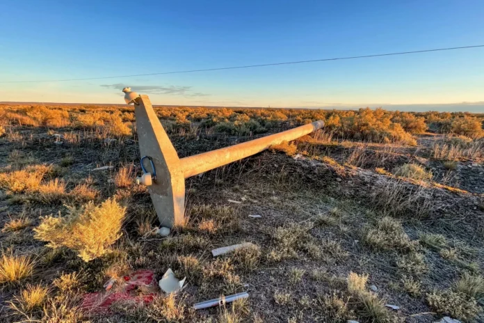 Tiraron columnas e intentaron robar un transformador en Trelew