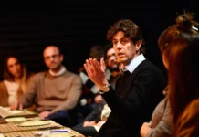 Lousteau pide control sobre la SIDE y rechaza decreto que destina 100 mil millones en gastos reservados El senador nacional por la Unión Cívica Radical (UCR), Martín Lousteau