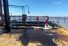 Nuevo derrame en Punta Loyola. Allanaron a CGC y la Justicia Federal dejó inhabilitada la operación en el muelle Arturo Illia. El gobierno provincial (nuevamente) hizo silencio Derrame de petróleo de la empresa CGC en el muelle Arturo Presidente Illia