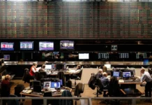 Caída del Merval y bonos argentinos tras semana económica complicada Por el rebote de bonos, el riesgo cayó 10% en 4 días