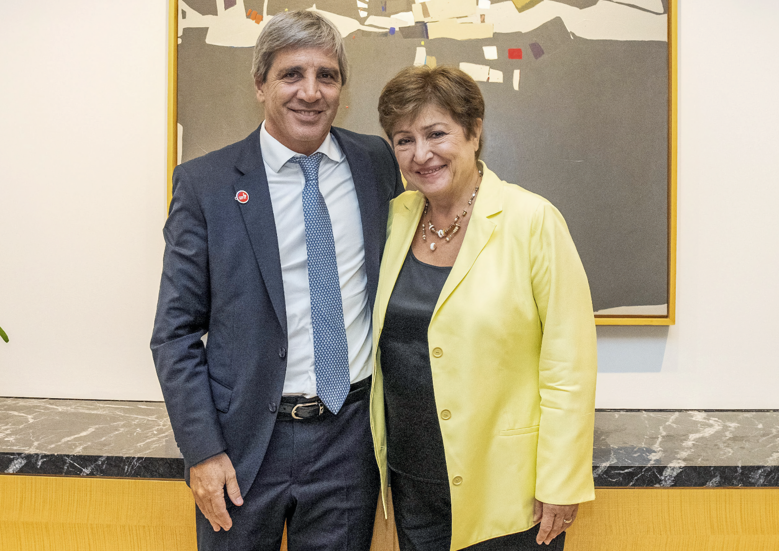 Luis Caputo y el FMI inician negociaciones para asegurar financiamiento y estabilidad económica - Foto: NA Luis Caputo y el FMI inician negociaciones para asegurar financiamiento y estabilidad económica - Foto: NA