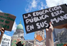 Convocan a la tercera marcha federal universitaria para el 12 de noviembre Docentes y no docentes universitarios inician paro contra veto a ley de financiamiento - Foto: NA
