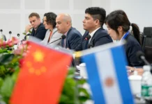 La Argenchina que sueña Vidal en muchas palabras, ningún documento y pura falacias discursivas (hablar mucho, para no decir nada) La Argenchina que sueña Vidal en muchas palabras, ningún documento y pura falacias discursivas (hablar mucho, para no decir nada)