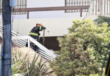 Rescatistas encuentran una segunda víctima en el derrumbe de un hotel en Villa Gesell - Foto: NA