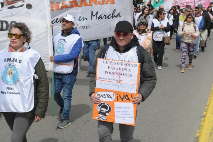 ADOSAC definió un nuevo paro de 48 horas y rechaza la conciliación obligatoria - Foto: OPI Santa Cruz/Francisco Muñoz