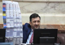 Kueider uno de los “héroes” de Milei, explica en forma práctica y contundente por qué el gobierno nacional y sus otros “héroes” no quieren la ficha limpia El Senador Kirchnerista por Entre Ríos Eduardo Kueider - Foto: NA