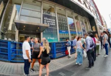 Denuncian despidos masivos en la sede central de PAMI Denuncian despidos masivos en la sede central de PAMI - Foto: NA