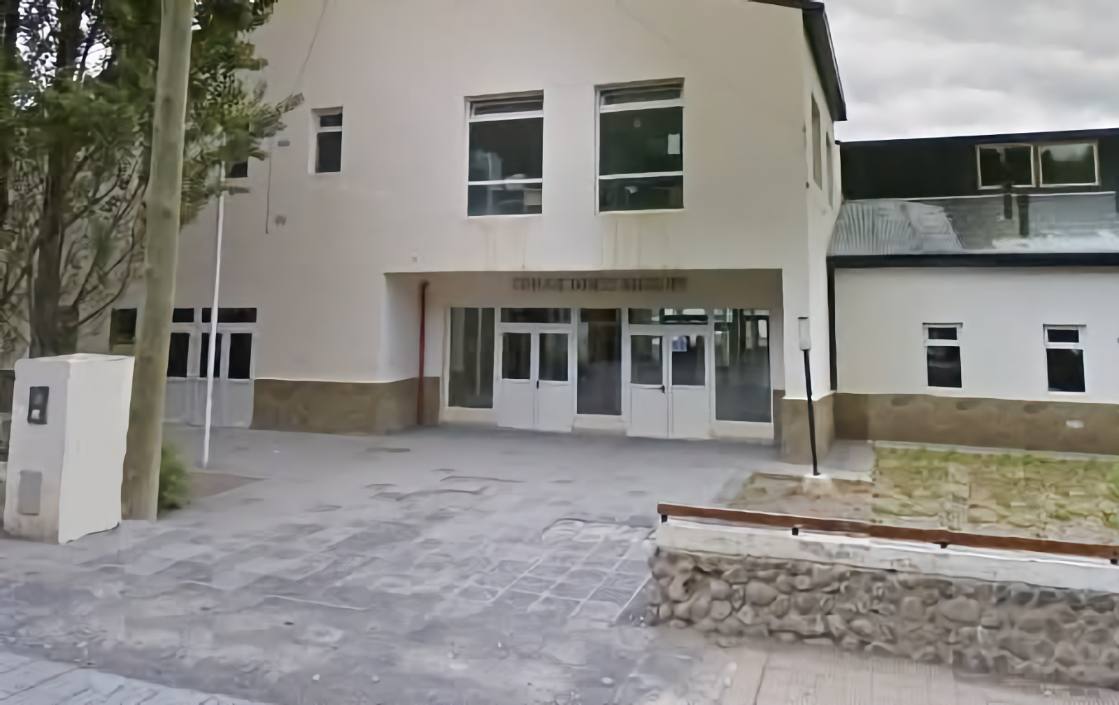 Denuncian que el CPE cierra un Anexo en El Calafate de la E.P.J.A N° 12 de Río Gallegos y deja a 30 docentes sin trabajo Denuncian que el CPE cierra un Anexo en El Calafate de la E.P.J.A N° 12 de Río Gallegos y deja a 30 docentes sin trabajo