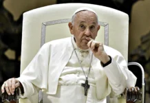El Papa Francisco sufrió dos episodios de insuficiencia respiratoria, pero su estado sigue estable El papa Francisco fue internado para exámenes médicos tras sufrir bronquitis - Foto: NA