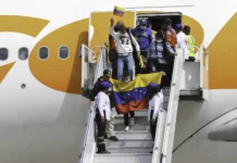 Maduro defiende a los migrantes venezolanos repatriados de EE.UU. como “gente de trabajo” Maduro defiende a los migrantes venezolanos repatriados de EE.UU. como “gente de trabajo” - Foto: NA