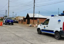Un hombre se atrincheró con un niño en El Calafate, amenazó a la policía y fue detenido Un hombre se atrincheró con un niño en El Calafate, amenazó a la policía y fue detenido