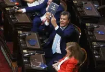 Manes asegura que fue amenazado por el hombre más poderoso de Argentina: “Me dijo que iba a tirar todo el Estado encima” El diputado radical Facundo Manes - Foto: NA