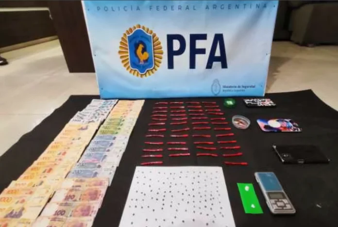 La PFA detuvo a un hombre y desarticuló un punto de expendio de drogas