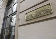 El gobierno desclasificará archivos secretos sobre la Dictadura El ingreso al edificio de la ex SIDE - Foto: NA